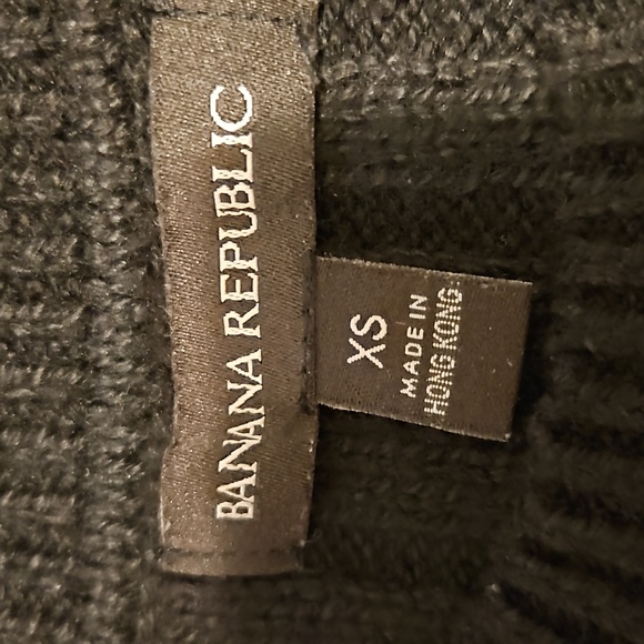 Banana Republic Black Sweater - Picture 5 of 5